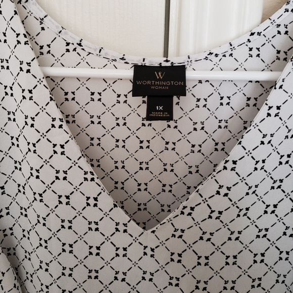 SHORT SLEEVE BLOUSE | WHITE + BLACK - Picture 2 of 3